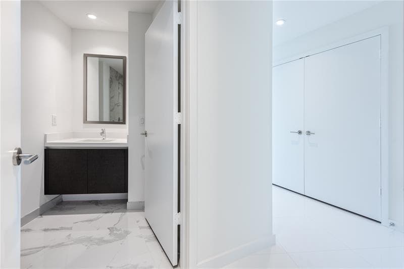 851 NE 1st Avenue # 1912, Miami FL 33132 — 20