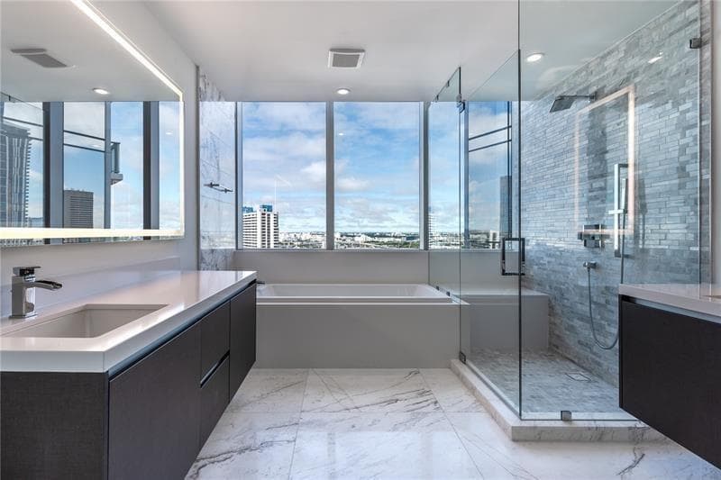 851 NE 1st Avenue # 1912, Miami FL 33132 — 9