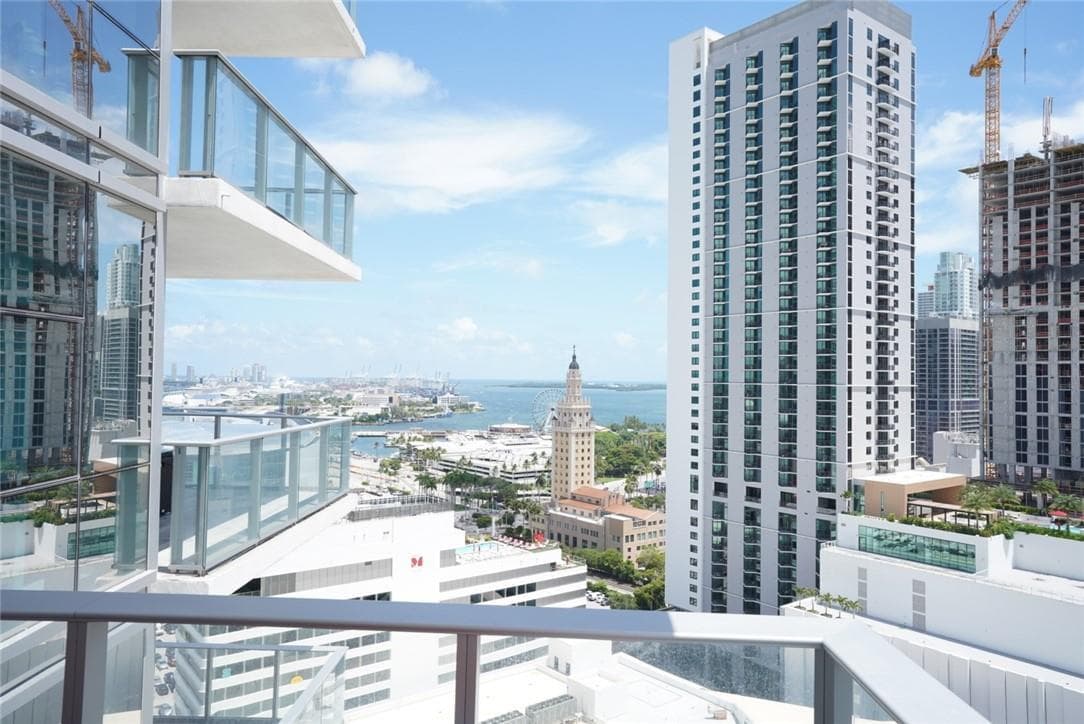 851 NE 1st Avenue # 1912, Miami FL 33132 — 24