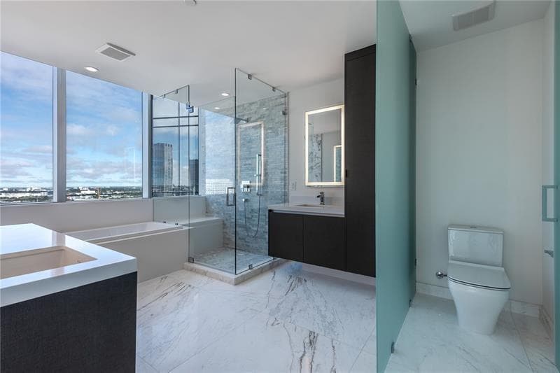 851 NE 1st Avenue # 1912, Miami FL 33132 — 10