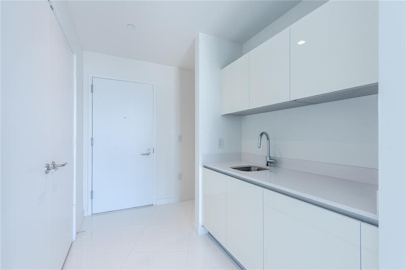 851 NE 1st Avenue # 1912, Miami FL 33132 — 18