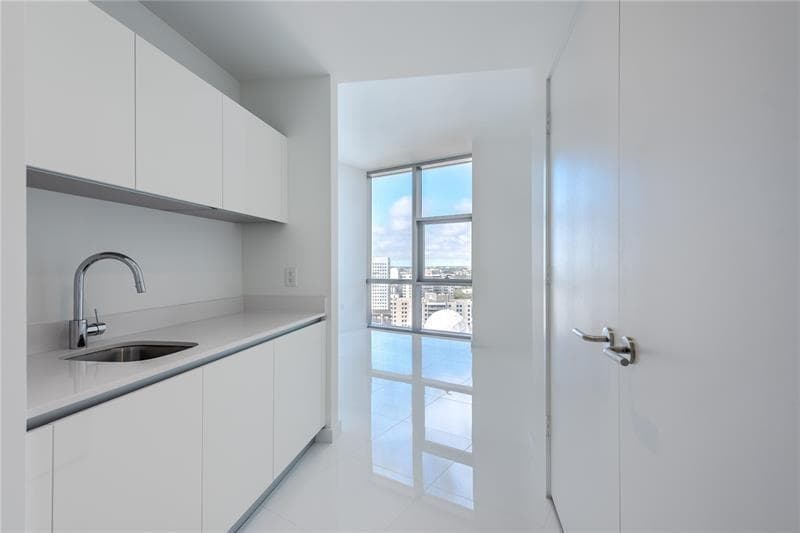 851 NE 1st Avenue # 1912, Miami FL 33132 — 19