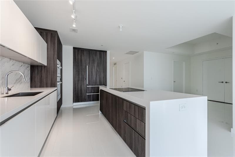 851 NE 1st Avenue # 1912, Miami FL 33132 — 4