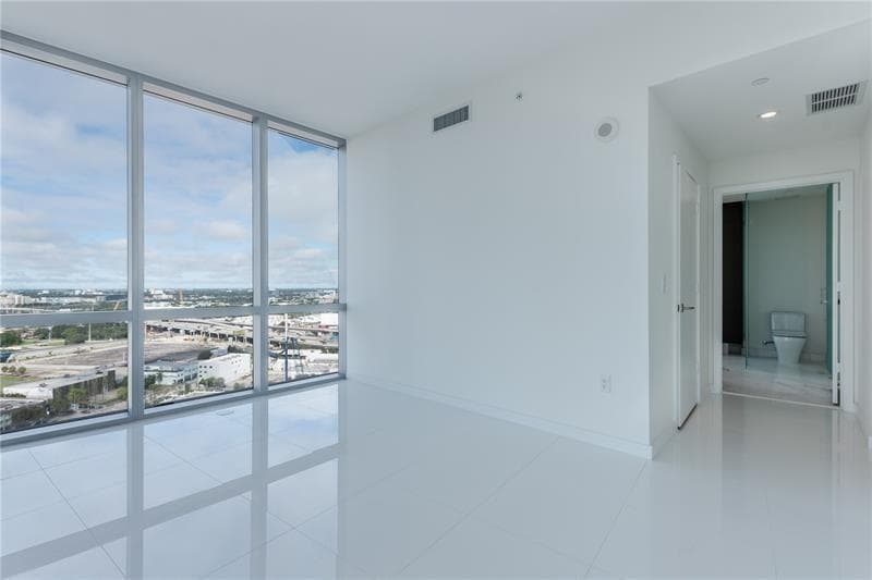 851 NE 1st Avenue # 1912, Miami FL 33132 — 8