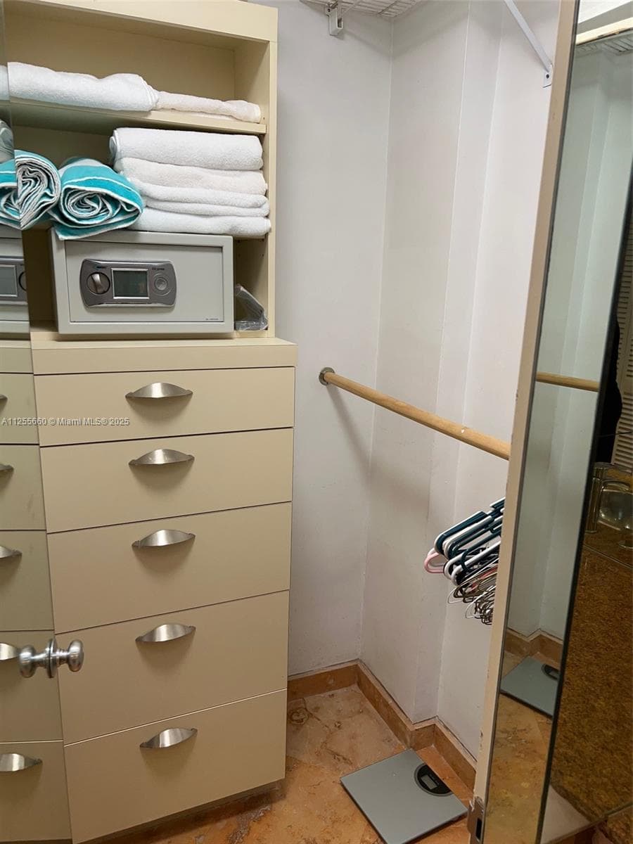 100 Lincoln Rd # 1228, Miami Beach FL 33139 — 23