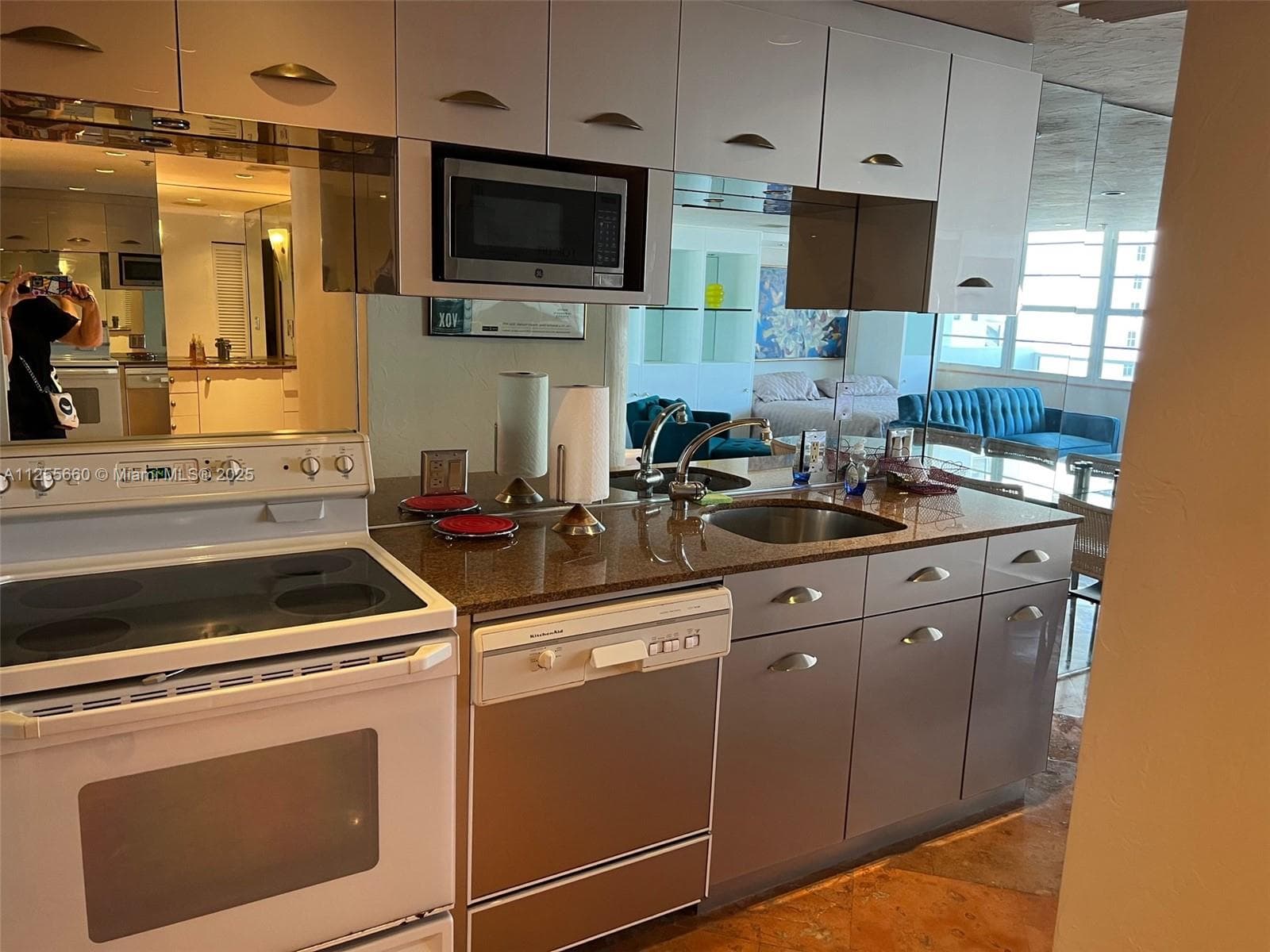 100 Lincoln Rd # 1228, Miami Beach FL 33139 — 17