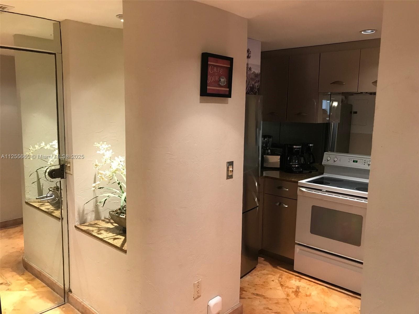 100 Lincoln Rd # 1228, Miami Beach FL 33139 — 22