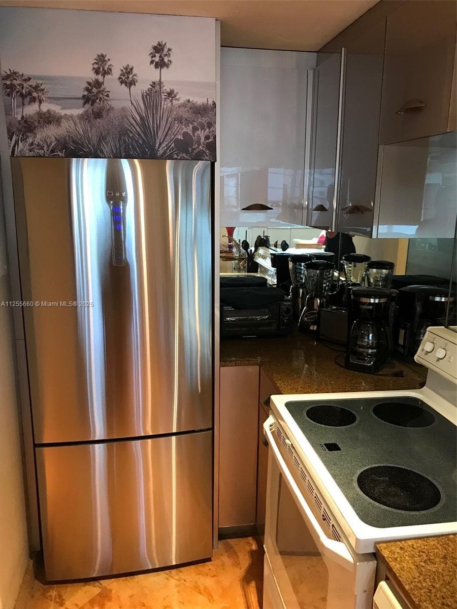 100 Lincoln Rd # 1228, Miami Beach FL 33139 — 20