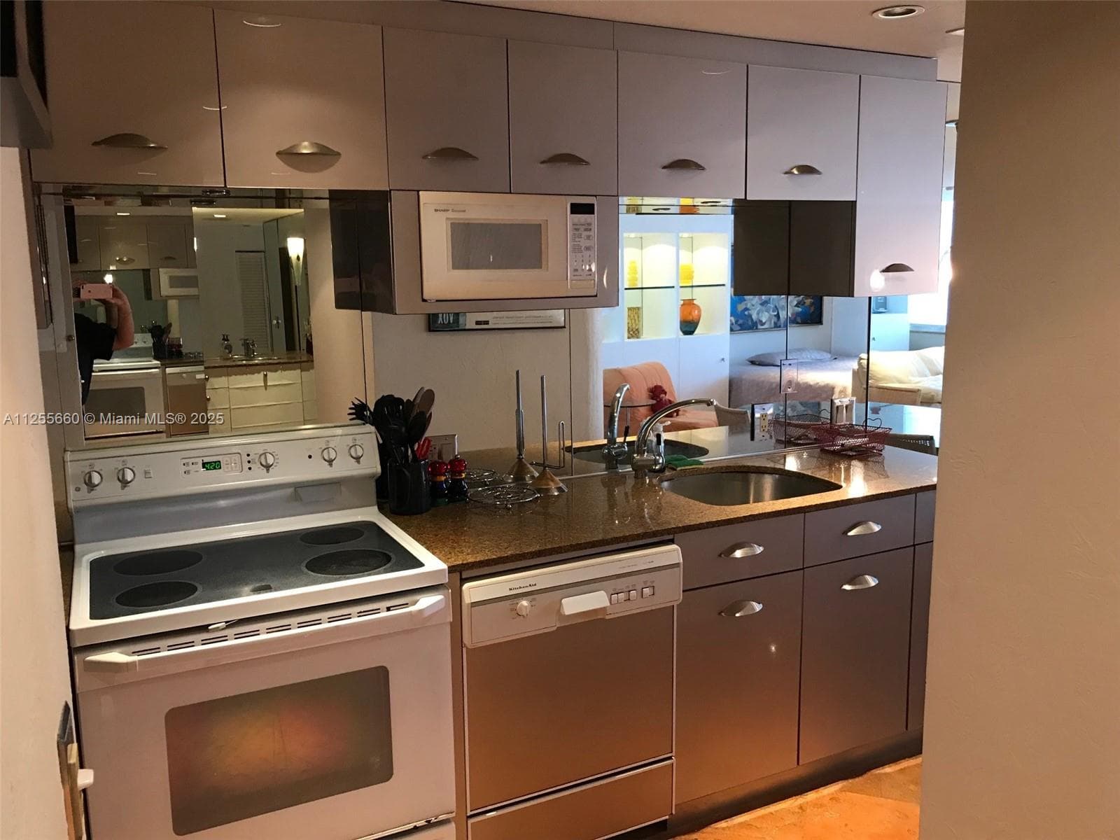 100 Lincoln Rd # 1228, Miami Beach FL 33139 — 18