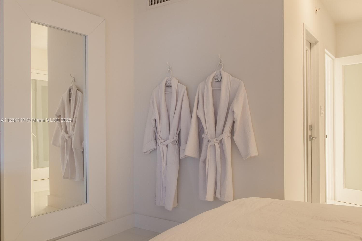 100 Lincoln Rd # 943, Miami Beach FL 33139 — 16