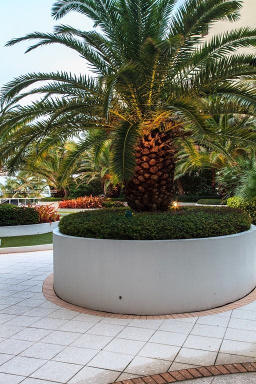 100 Lincoln Rd # 943, Miami Beach FL 33139 — 5