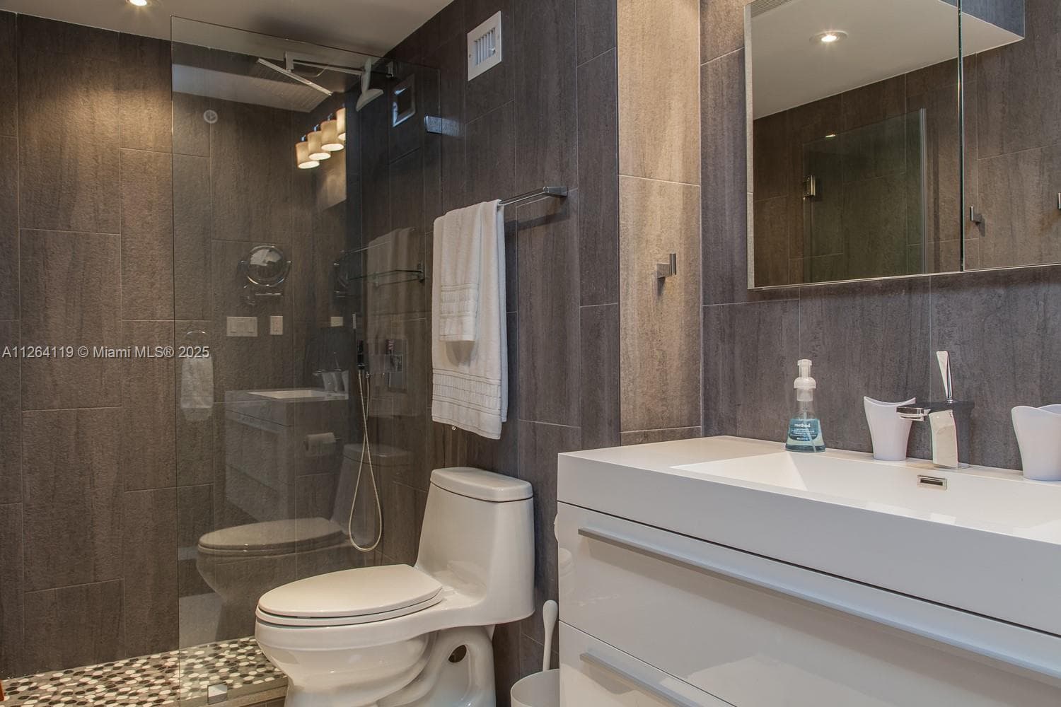 100 Lincoln Rd # 943, Miami Beach FL 33139 — 20