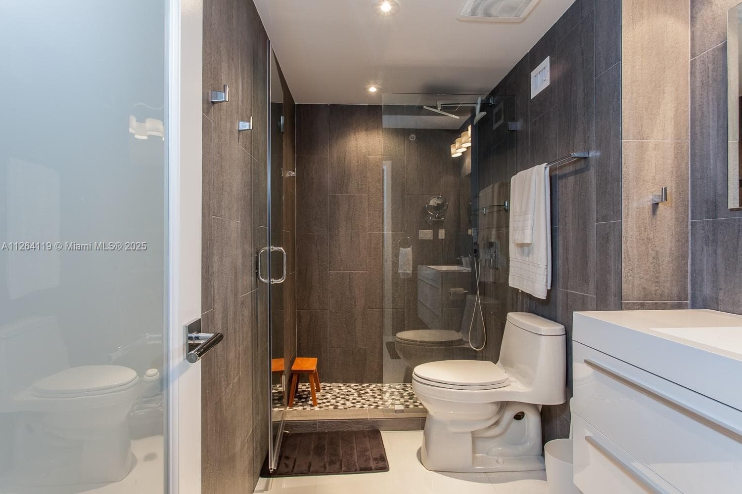 100 Lincoln Rd # 943, Miami Beach FL 33139 — 19