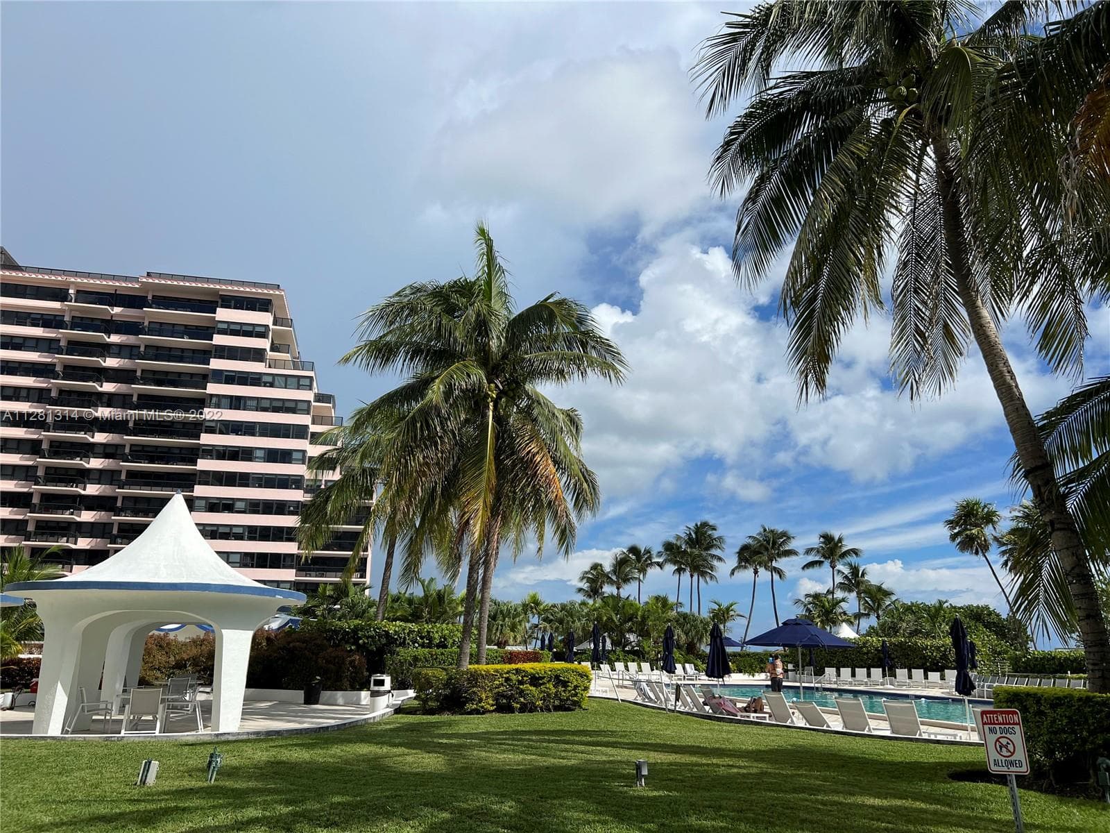 5161 Collins Ave # 404, Miami Beach FL 33140 — 25