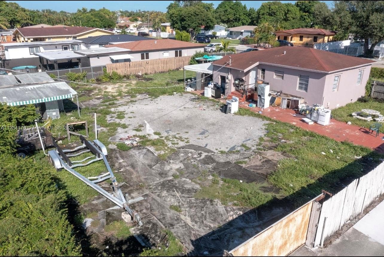 782 E 37th St, Hialeah FL 33013 — 56