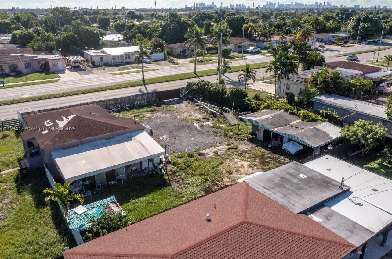 782 E 37th St, Hialeah FL 33013 — 51