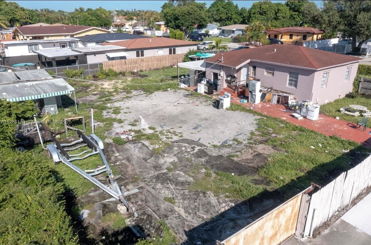 782 E 37th St, Hialeah FL 33013 — 37
