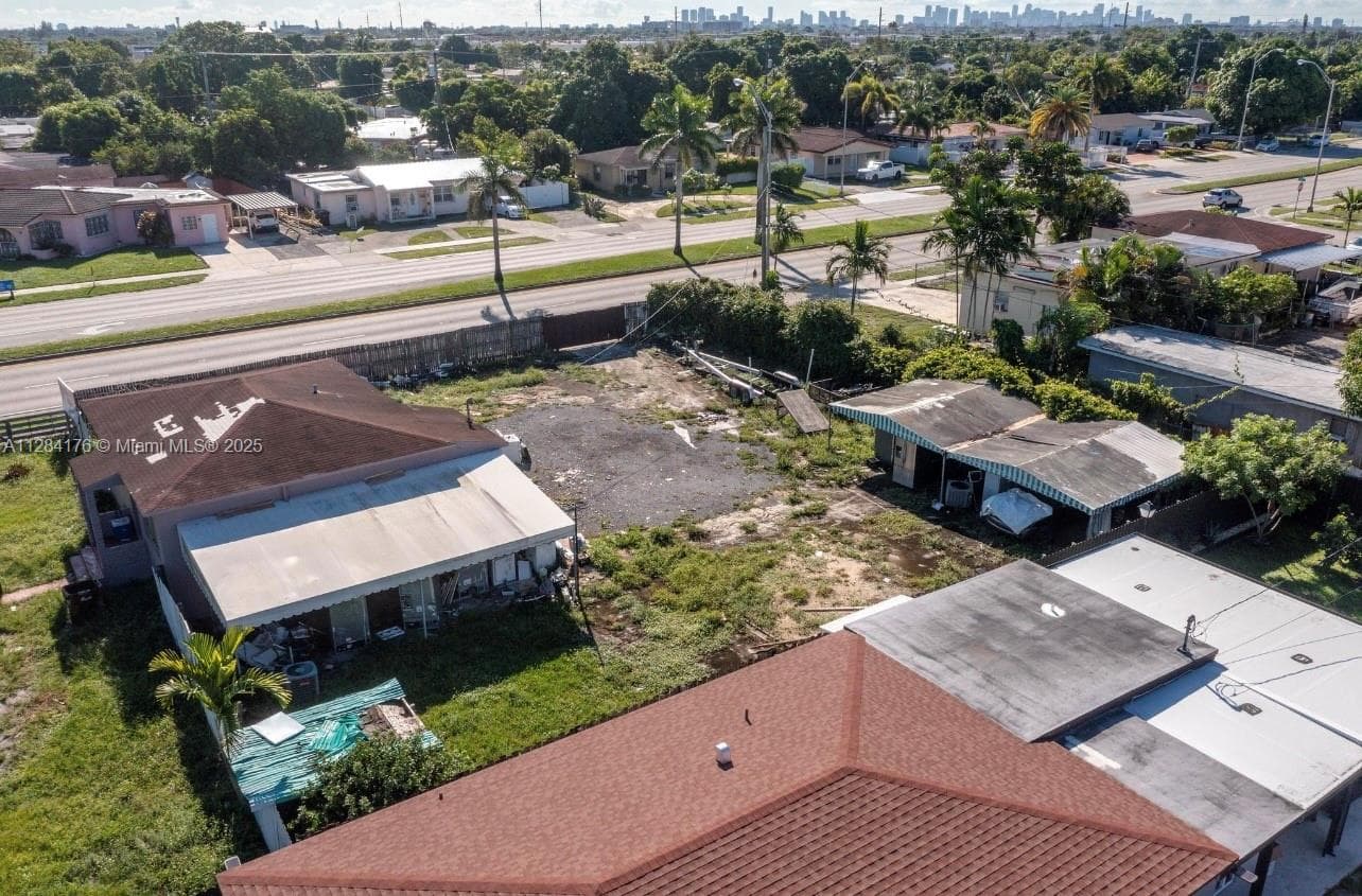 782 E 37th St, Hialeah FL 33013 — 40