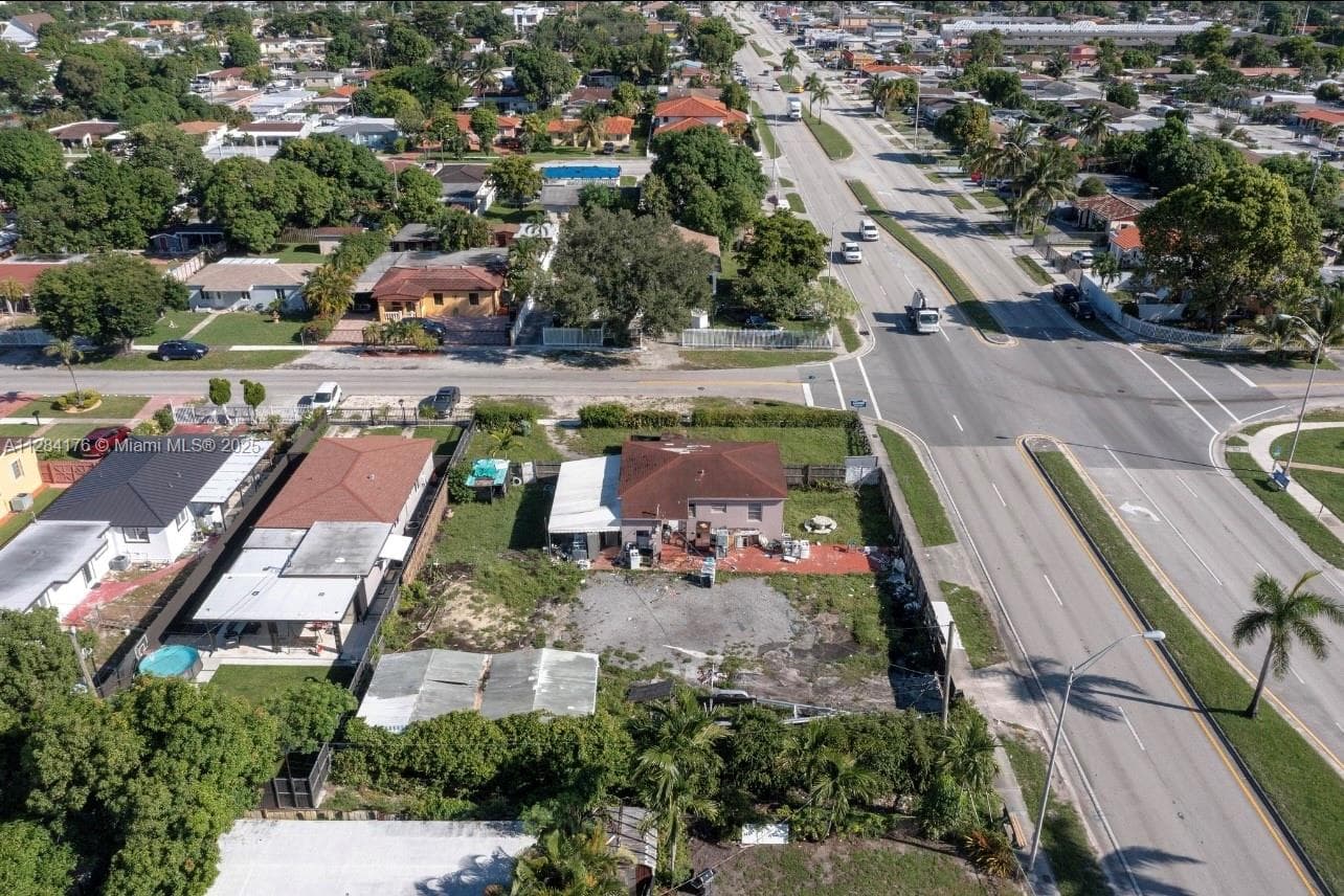 782 E 37th St, Hialeah FL 33013 — 35