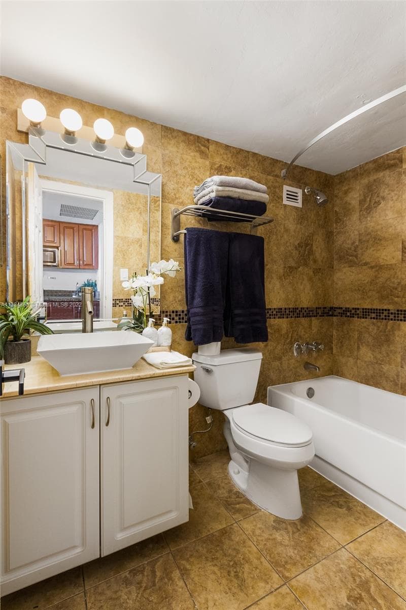 19201 Collins Ave # 641, Sunny Isles Beach FL 33160 — 15