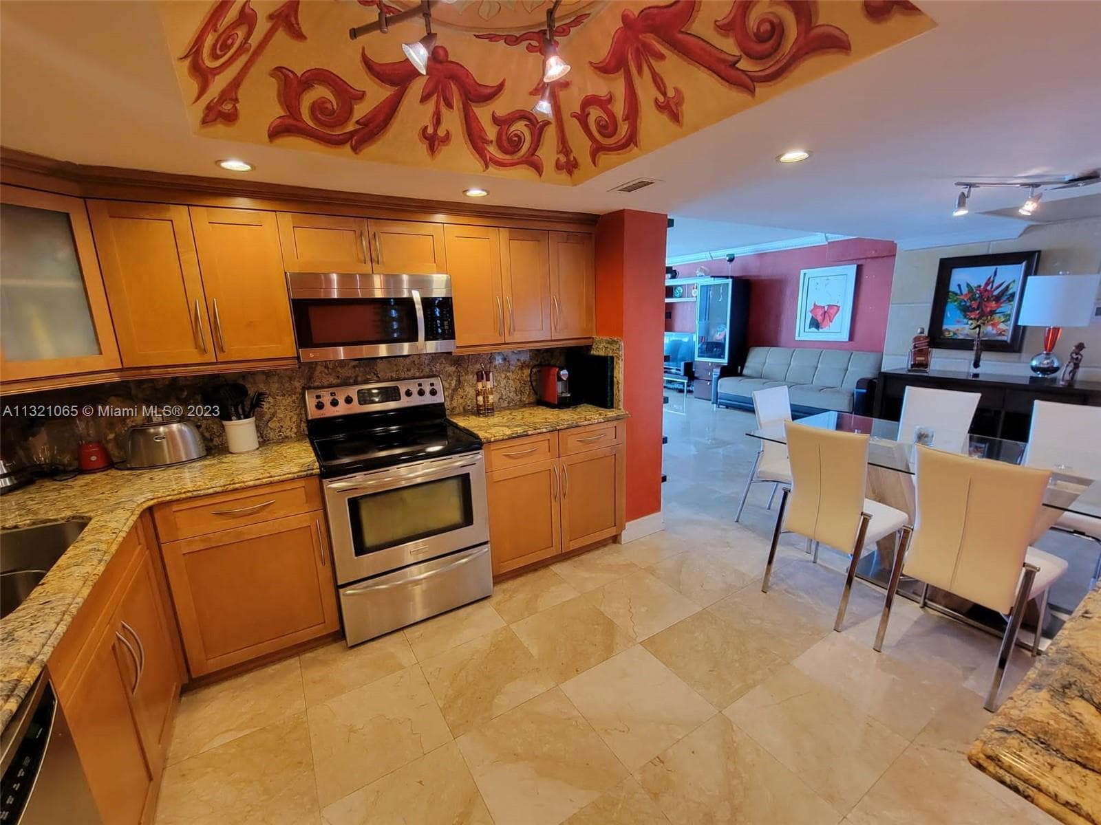5151 Collins Ave # 1036, Miami Beach FL 33140 — 7