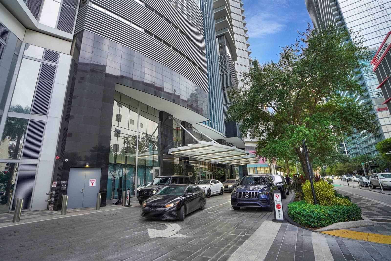 851 NE 1st Avenue # 812, Miami FL 33132 — 76