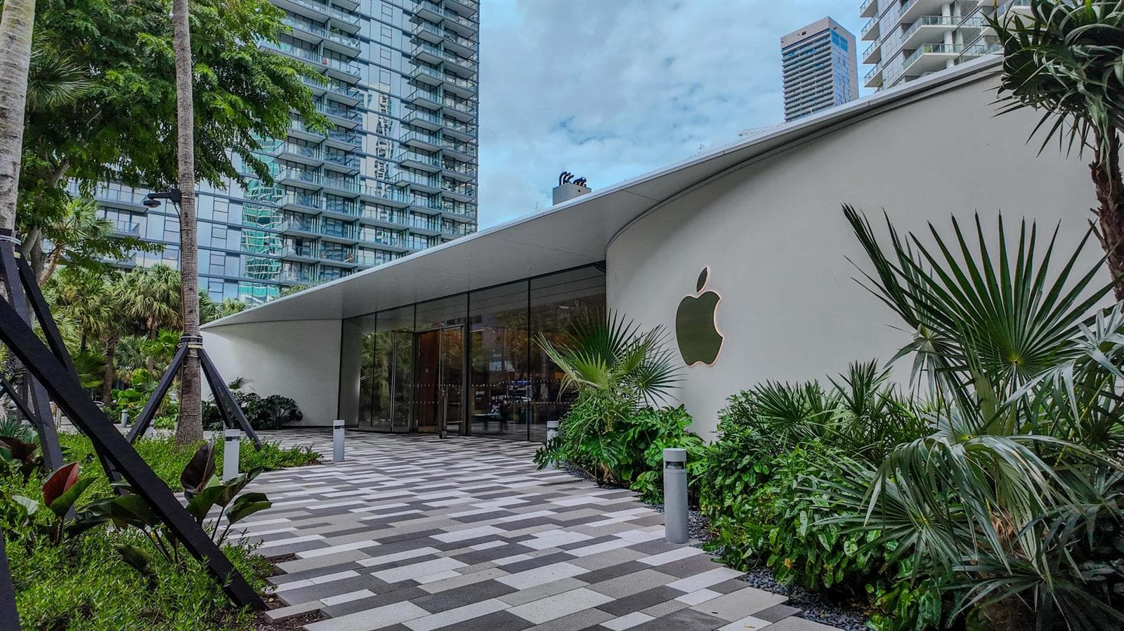 851 NE 1st Avenue # 812, Miami FL 33132 — 56