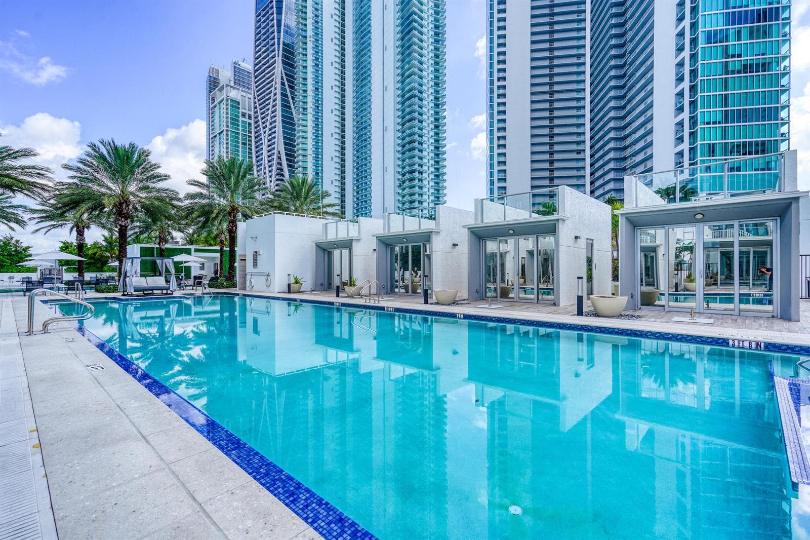 851 NE 1st Avenue # 812, Miami FL 33132 — 17