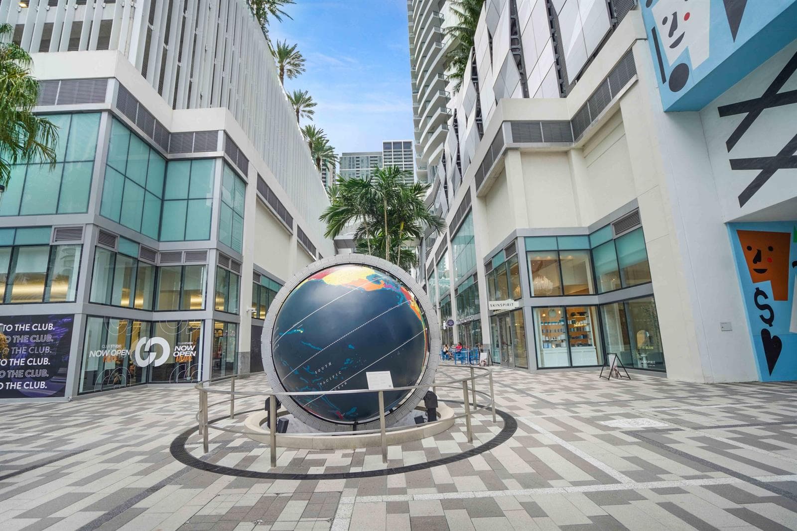 851 NE 1st Avenue # 812, Miami FL 33132 — 26