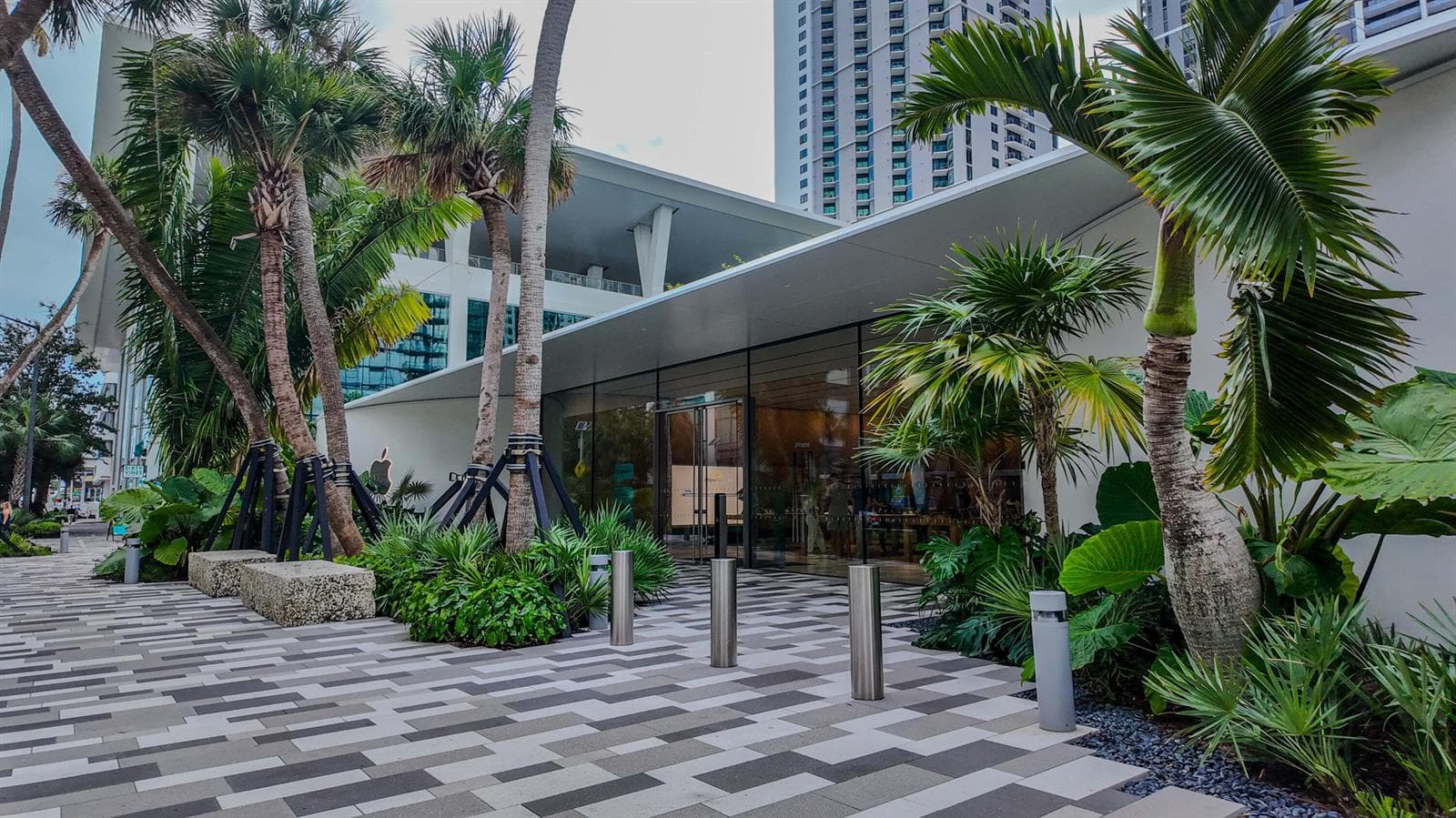 851 NE 1st Avenue # 812, Miami FL 33132 — 66