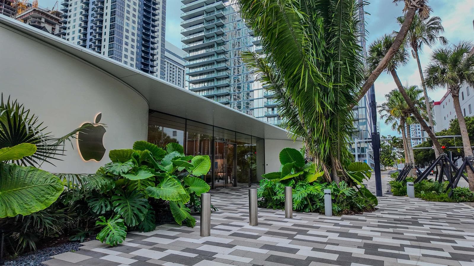 851 NE 1st Avenue # 812, Miami FL 33132 — 55