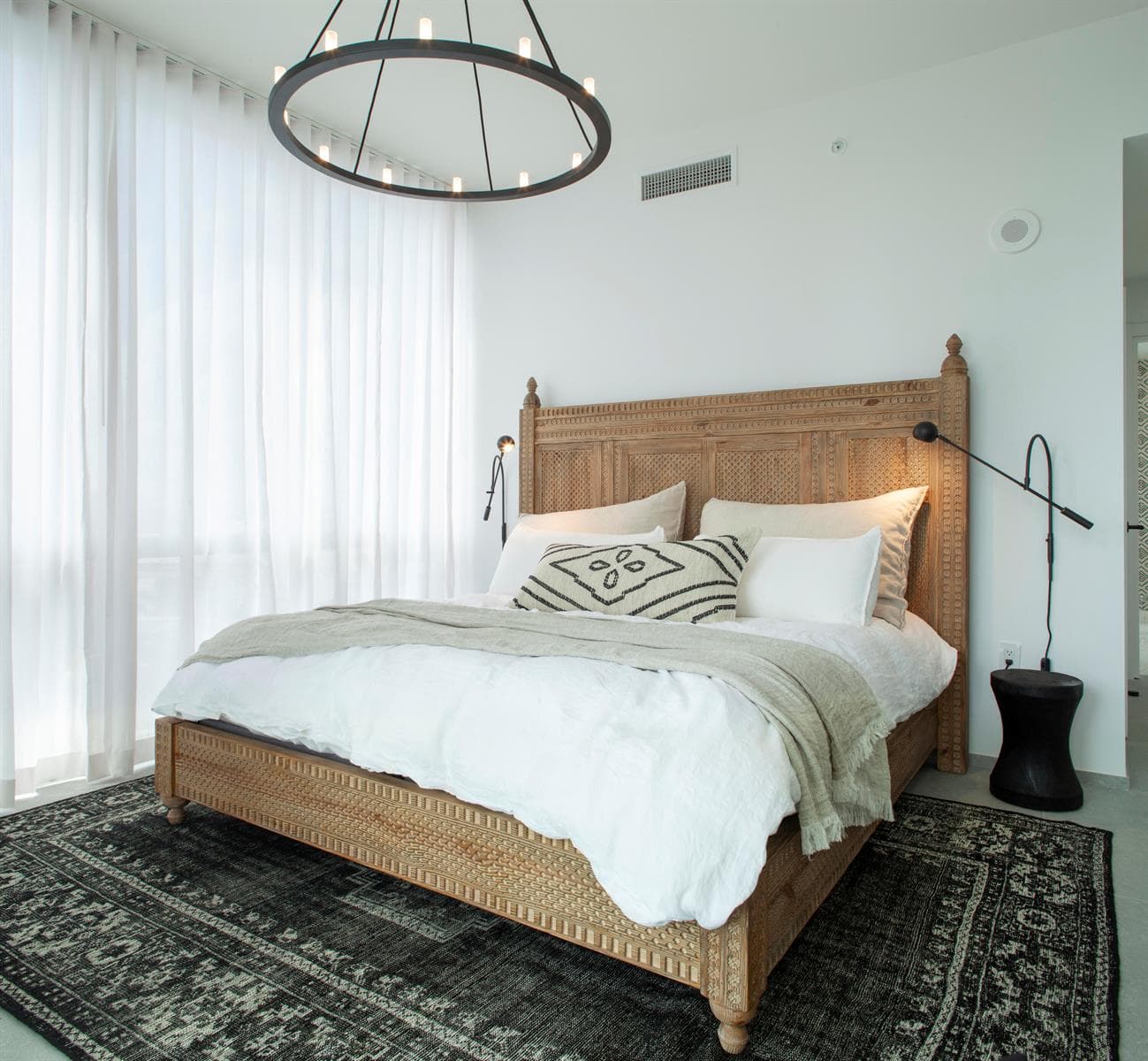 851 NE 1st Avenue # 812, Miami FL 33132 — 35