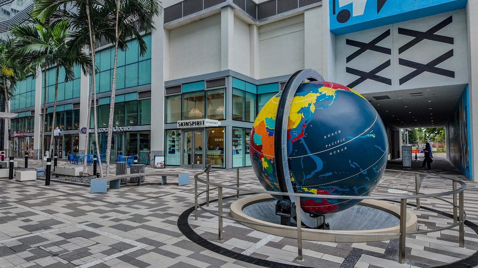 851 NE 1st Avenue # 812, Miami FL 33132 — 64