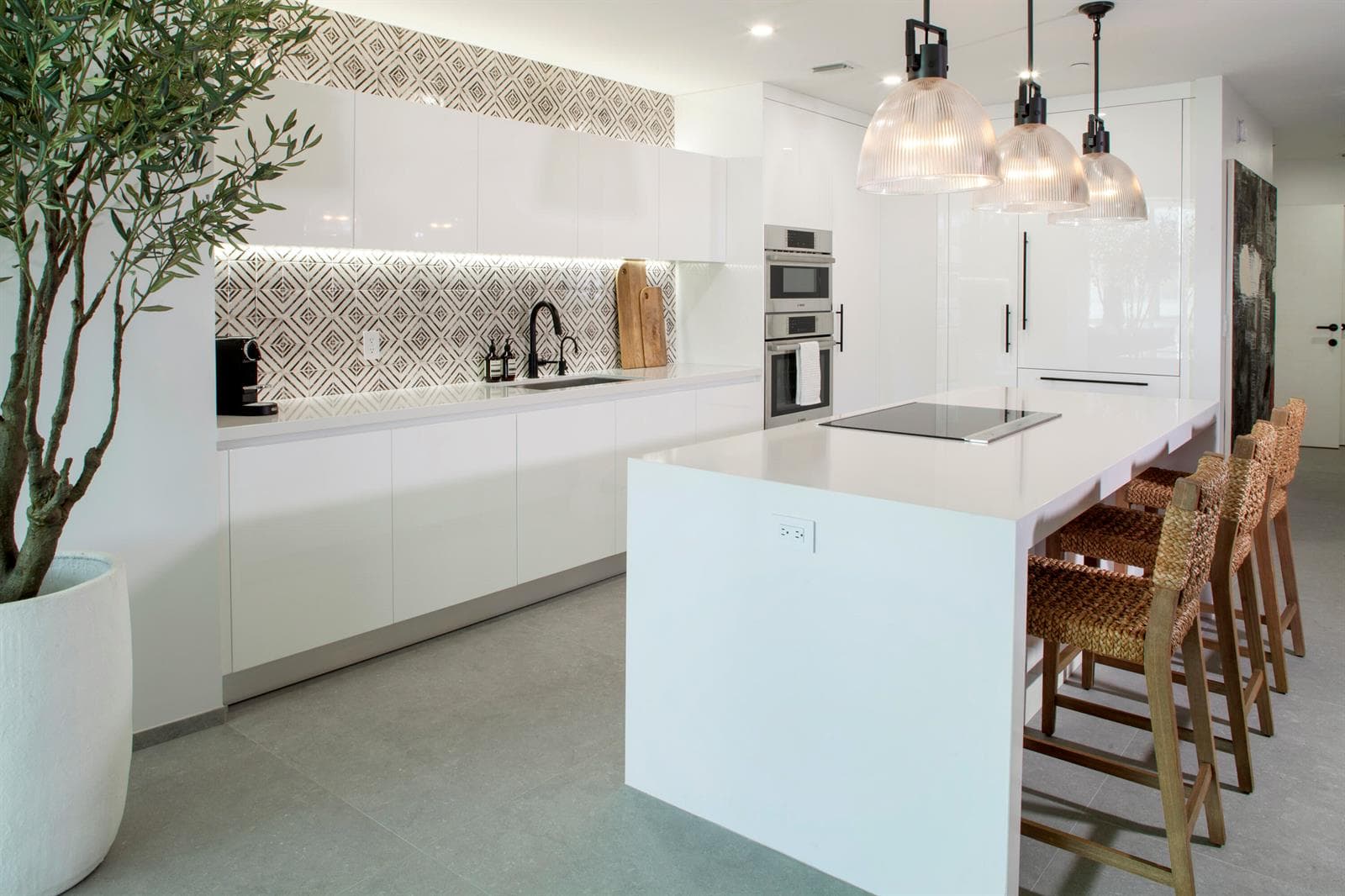 851 NE 1st Avenue # 812, Miami FL 33132 — 29