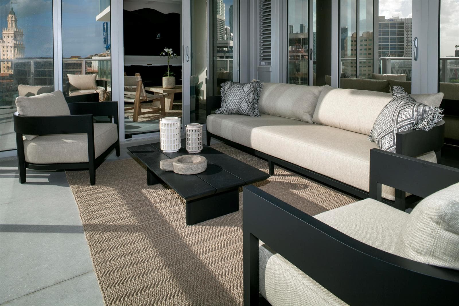 851 NE 1st Avenue # 812, Miami FL 33132 — 4