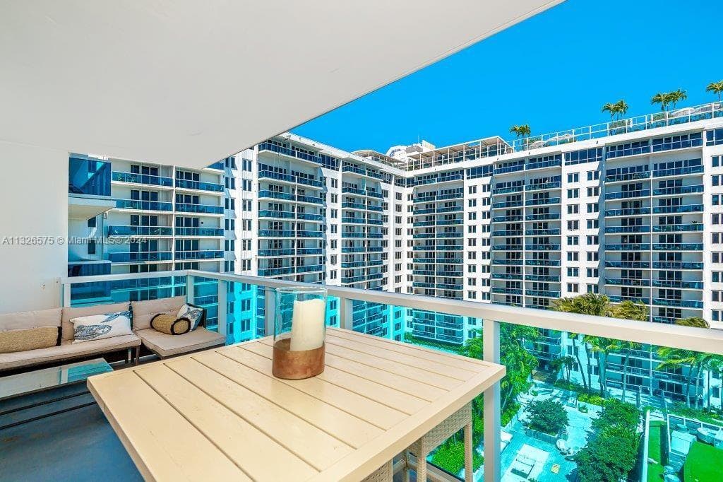 2301 Collins Ave # 1117, Miami Beach FL 33139 — 2
