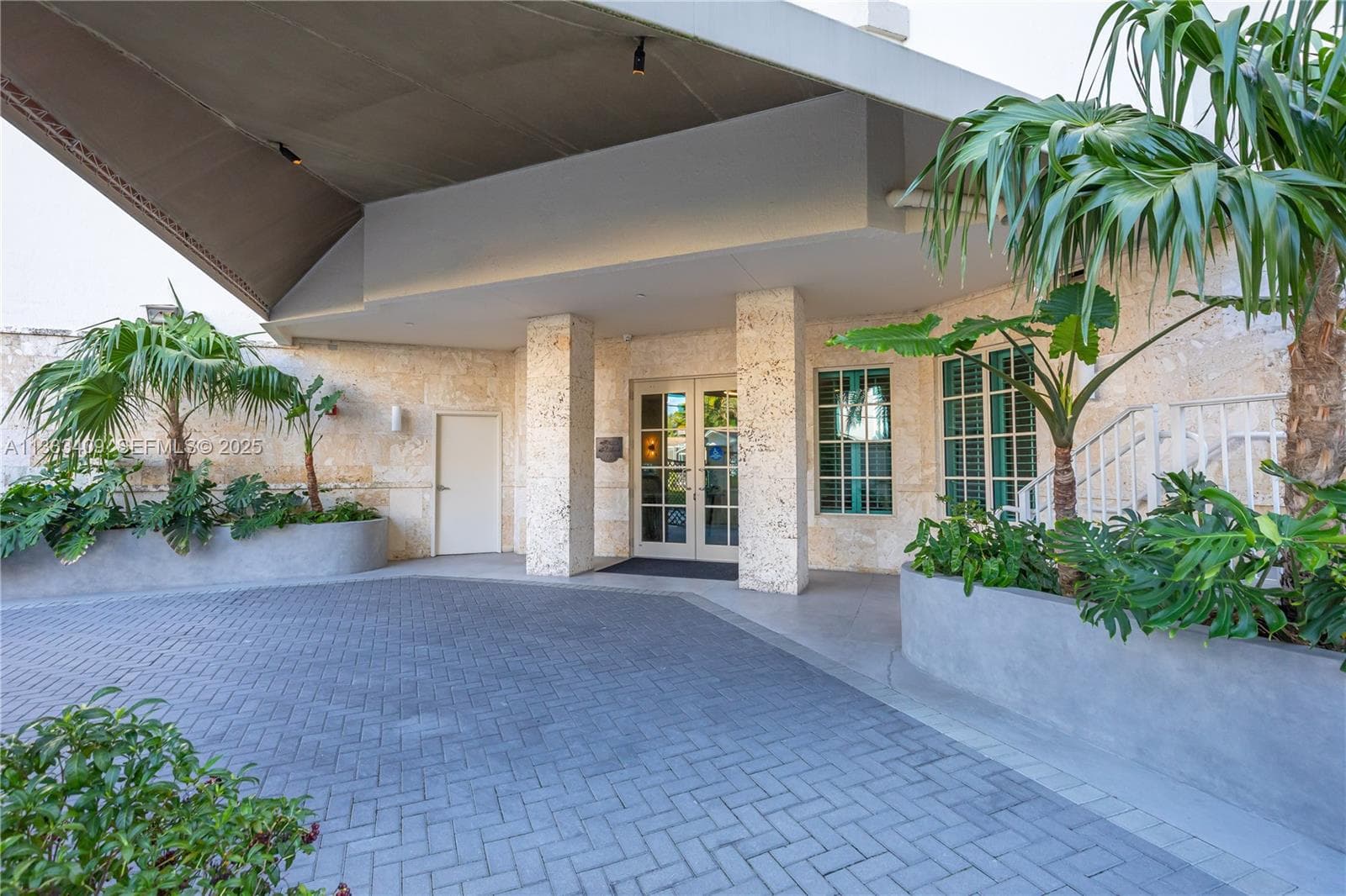 1660 W Glencoe St # 302, Coconut Grove FL 33133 — 68