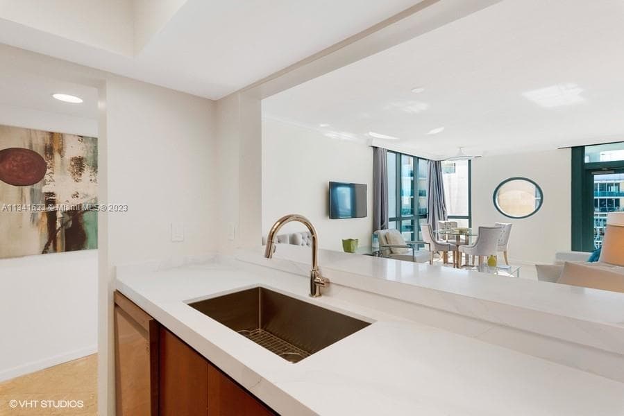1500 Ocean Drive Condo, Miami Beach, FL — 11