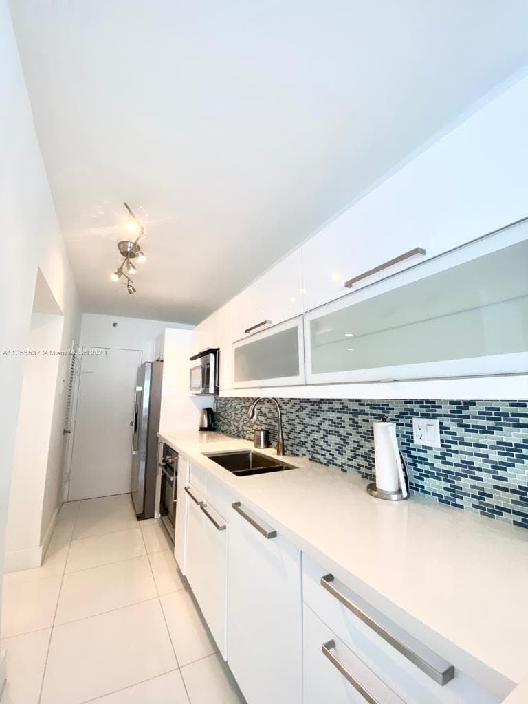 100 Lincoln Rd # 906, Miami Beach FL 33139 — 17