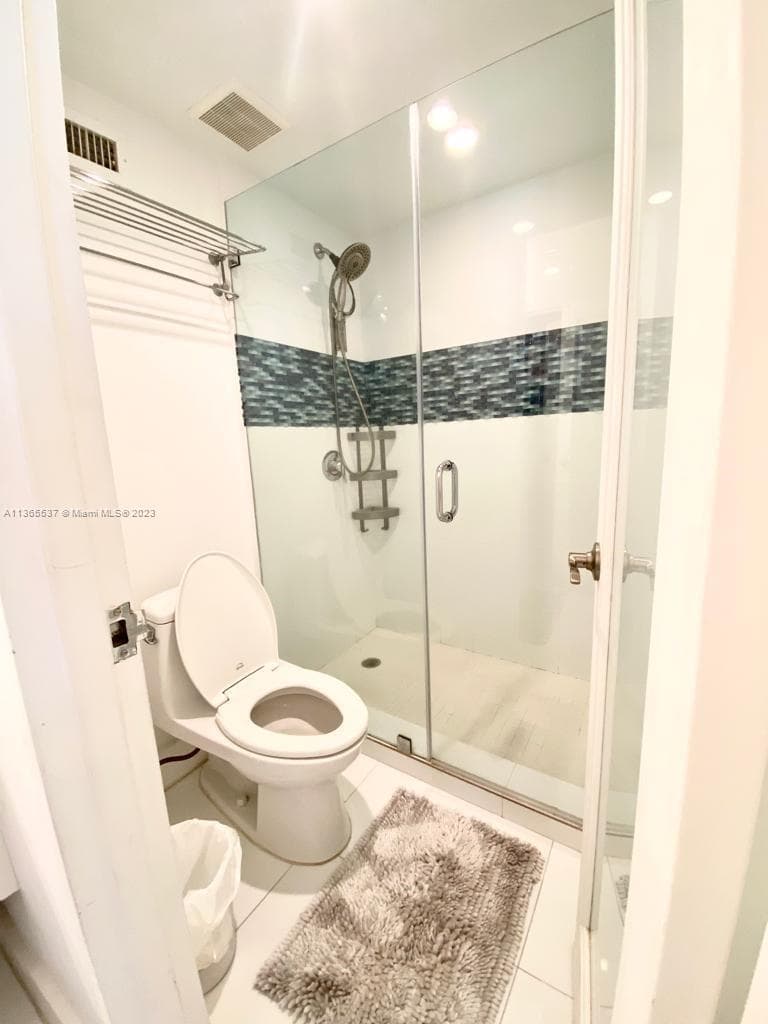100 Lincoln Rd # 906, Miami Beach FL 33139 — 12