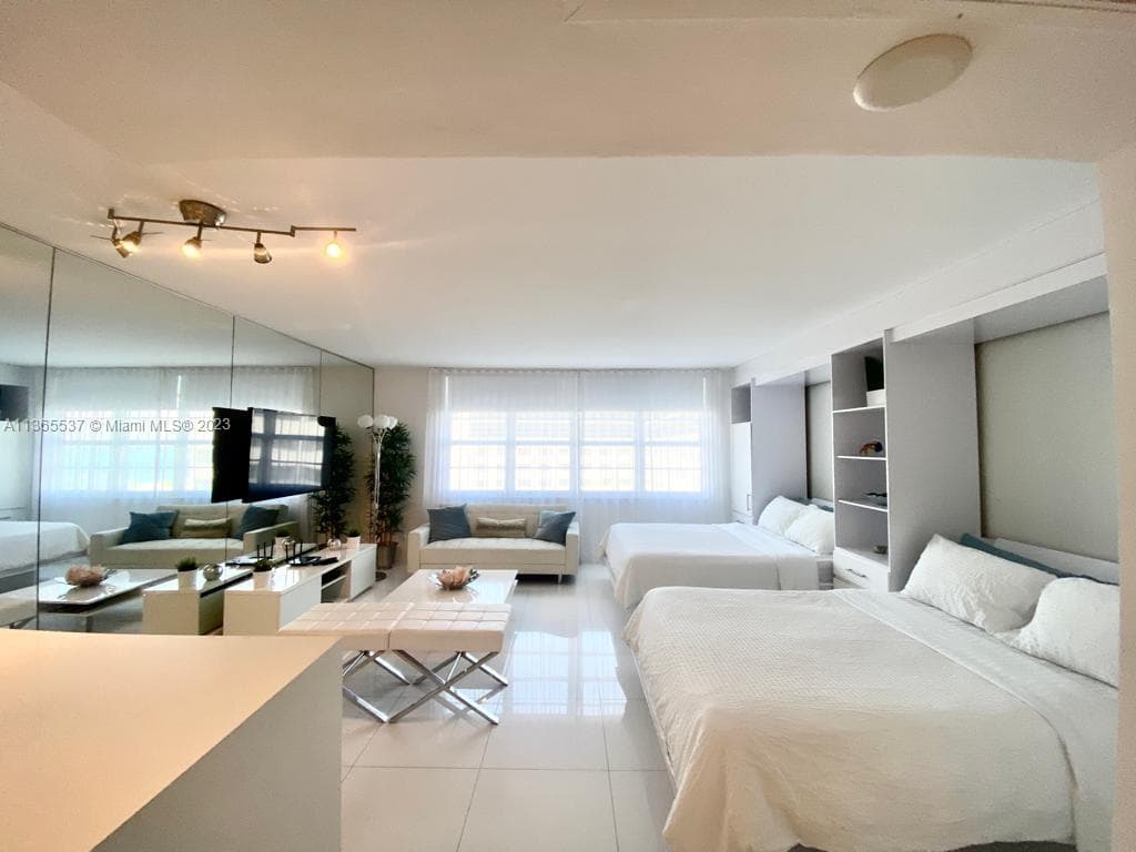 100 Lincoln Rd # 906, Miami Beach FL 33139 — 1