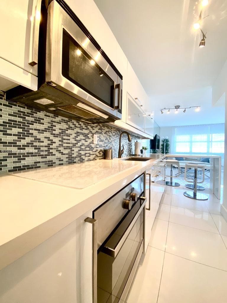100 Lincoln Rd # 906, Miami Beach FL 33139 — 14