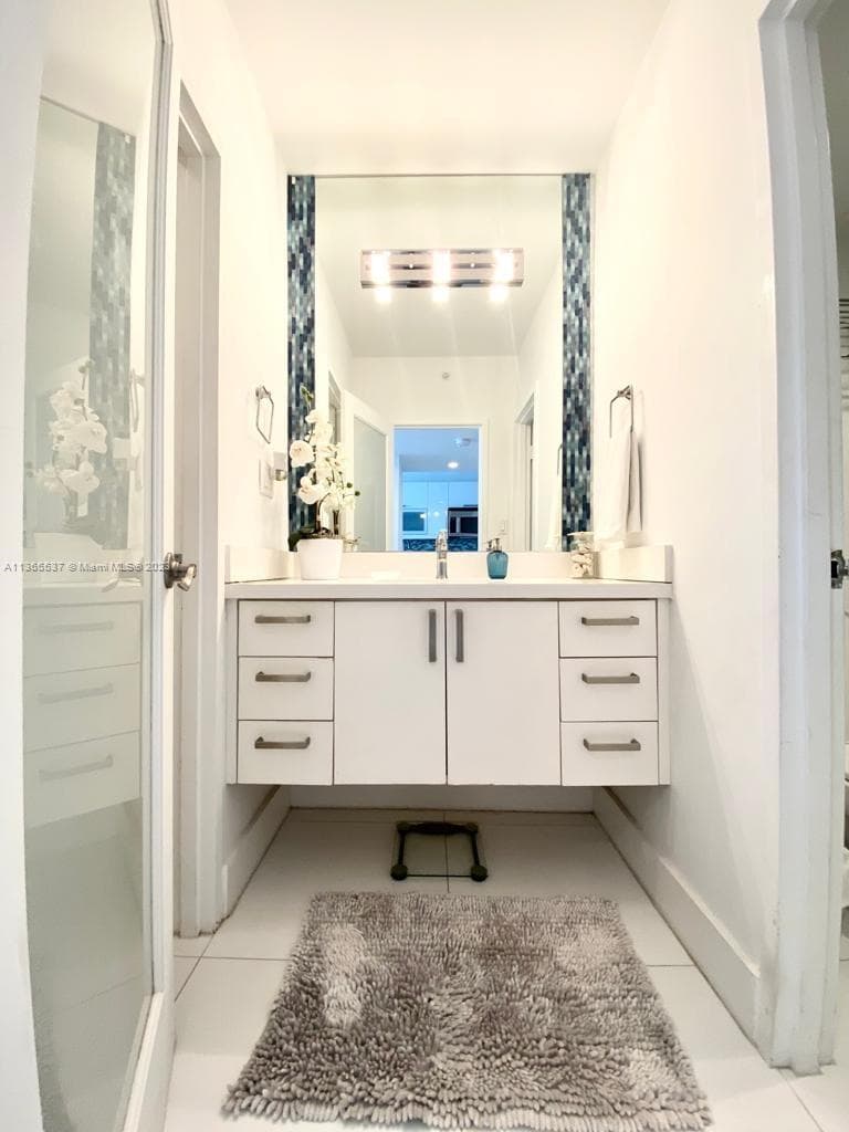 100 Lincoln Rd # 906, Miami Beach FL 33139 — 4
