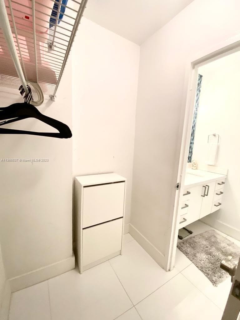 100 Lincoln Rd # 906, Miami Beach FL 33139 — 8