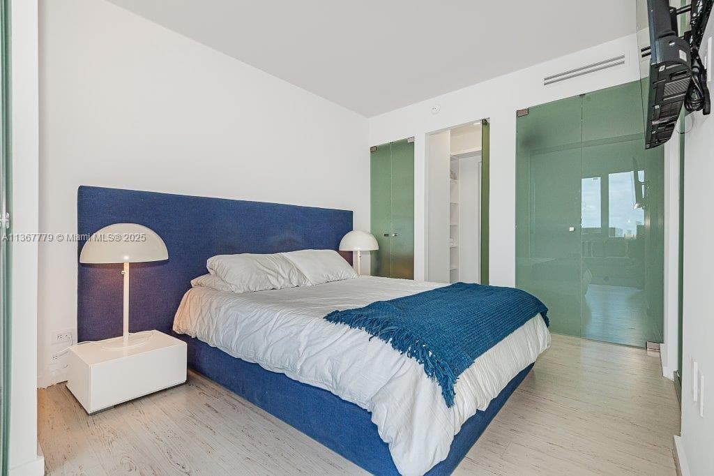 2301 Collins Ave # 1032, Miami Beach FL 33139 — 2