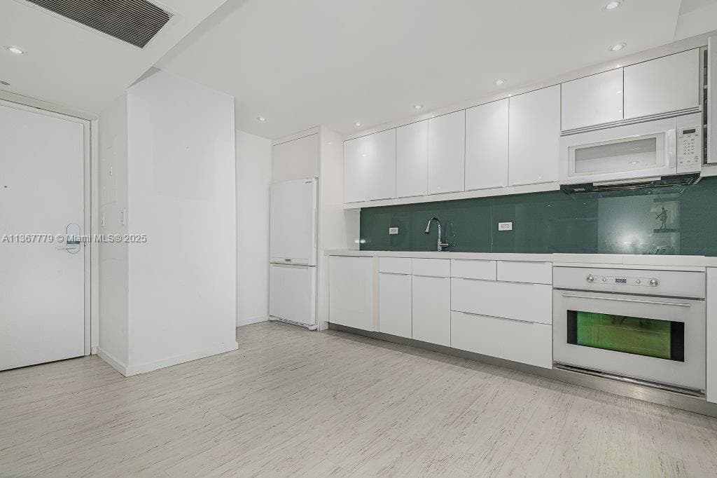 2301 Collins Ave # 1032, Miami Beach FL 33139 — 3