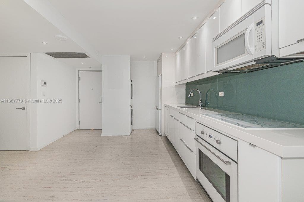 2301 Collins Ave # 1032, Miami Beach FL 33139 — 11