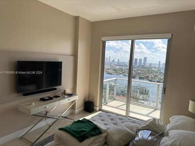 16385 Biscayne Blvd # 7, North Miami Beach FL 33160 — 43