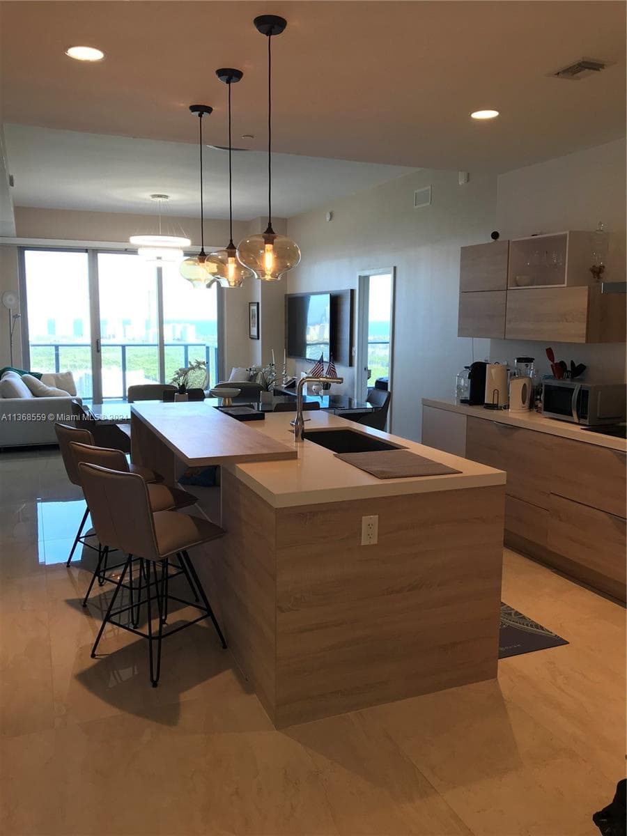 16385 Biscayne Blvd # 7, North Miami Beach FL 33160 — 16