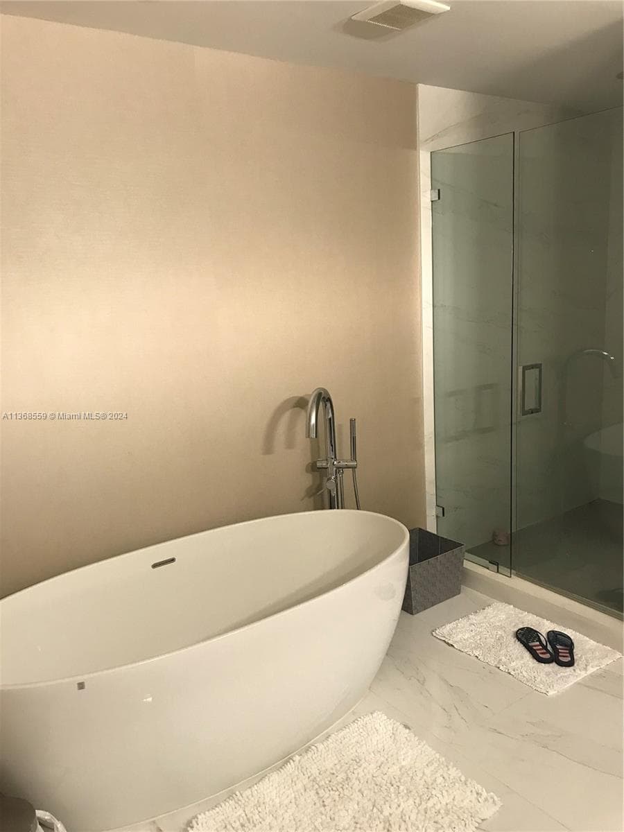16385 Biscayne Blvd # 7, North Miami Beach FL 33160 — 7